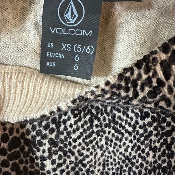 Volcom NWT sweater Over N Out size XS extra small 5/6 animal print snakeskin - Picture 6 of 7